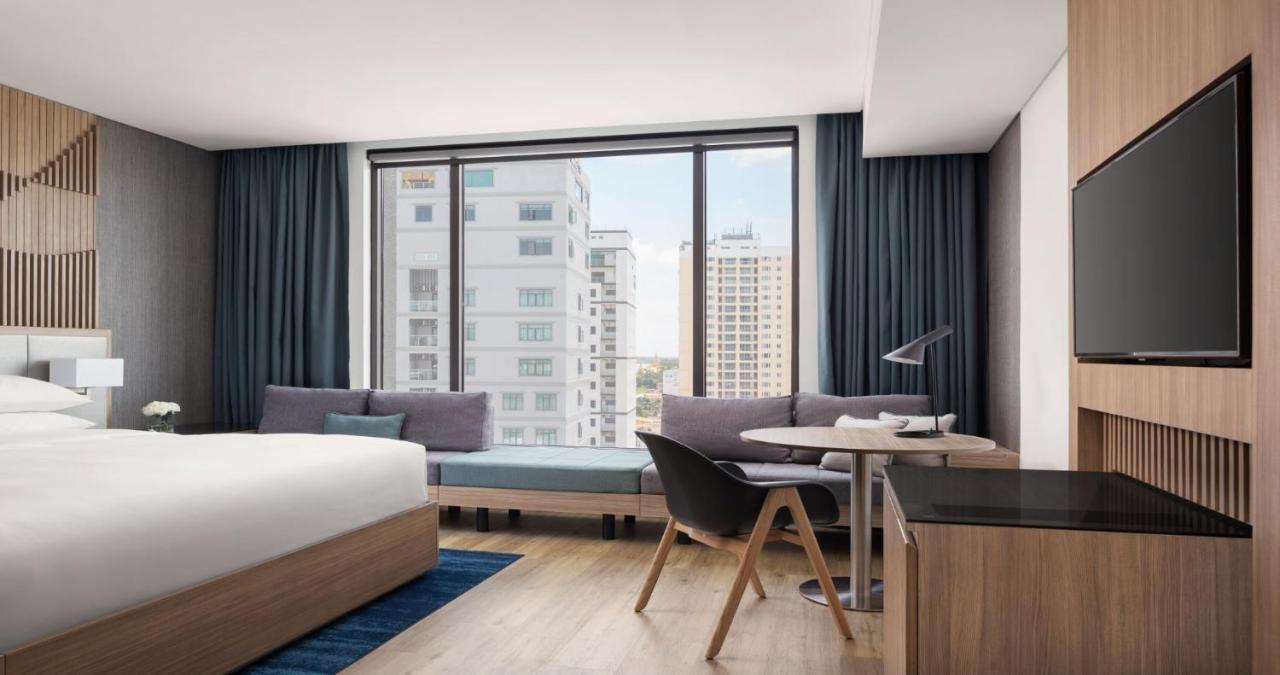 Hotel Courtyard By Marriott Phnom Penh Esterno foto