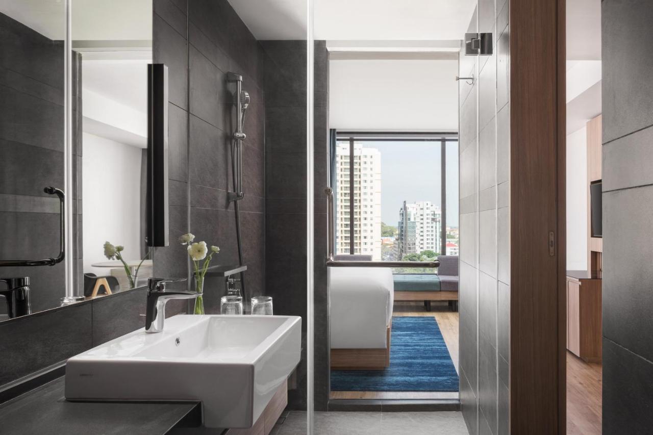 Hotel Courtyard By Marriott Phnom Penh Esterno foto