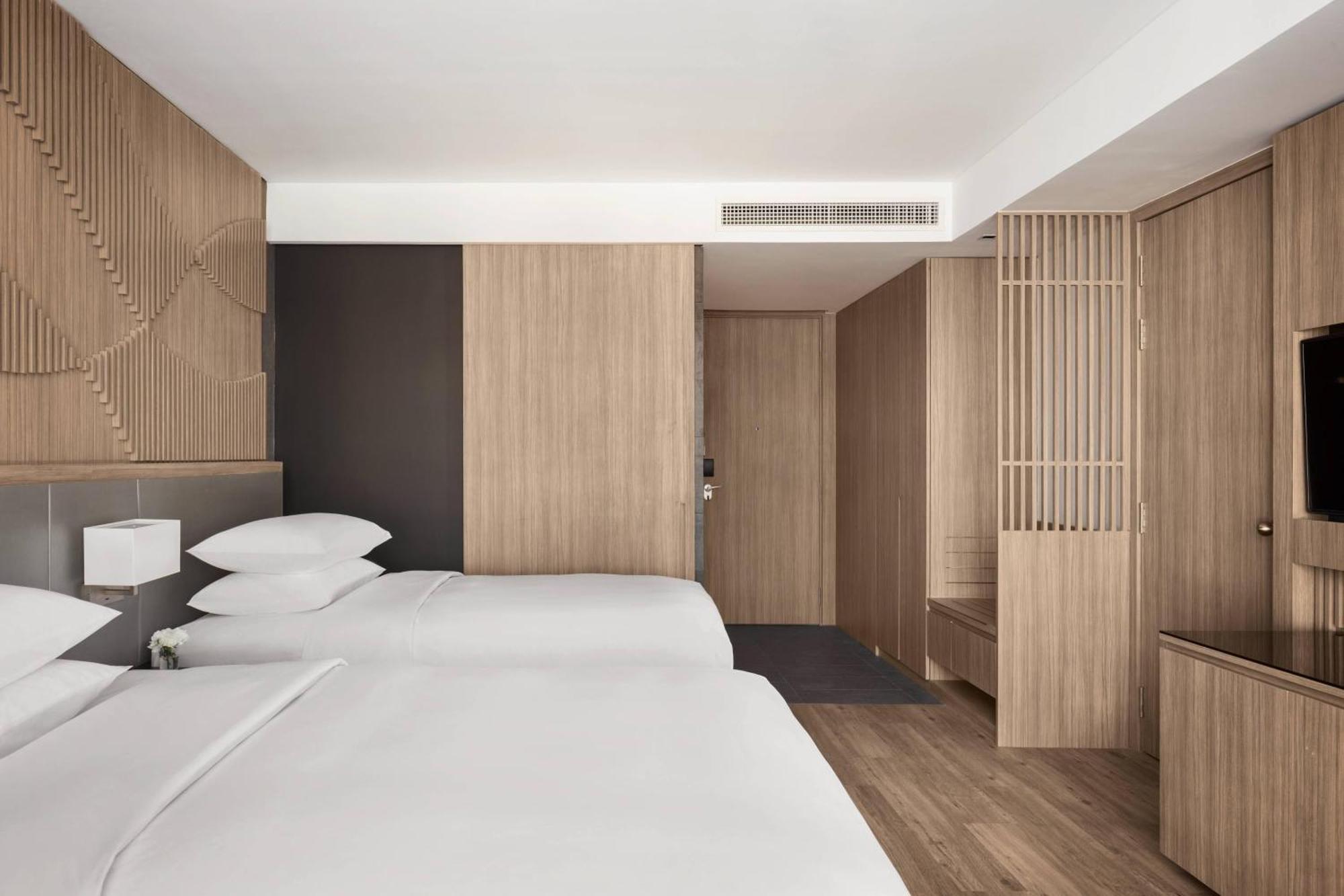 Hotel Courtyard By Marriott Phnom Penh Esterno foto