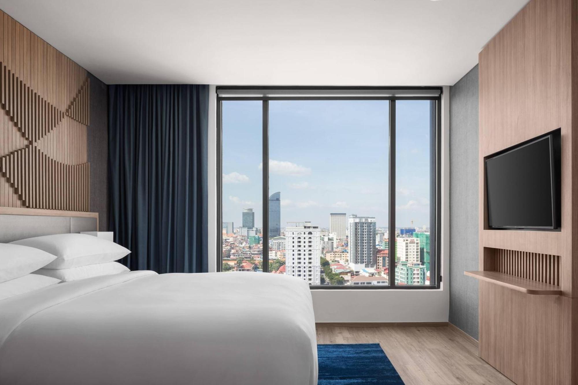 Hotel Courtyard By Marriott Phnom Penh Esterno foto