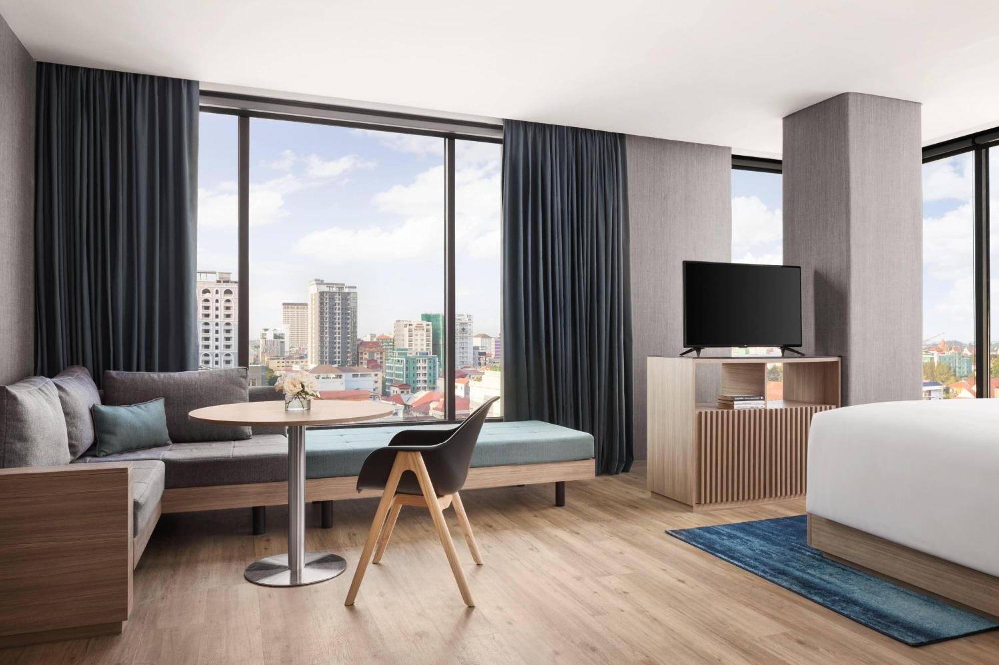 Hotel Courtyard By Marriott Phnom Penh Esterno foto