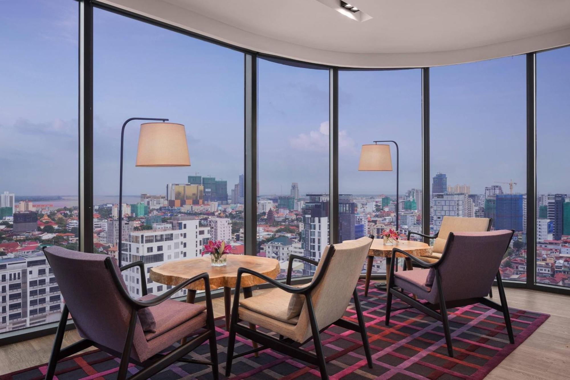 Hotel Courtyard By Marriott Phnom Penh Esterno foto