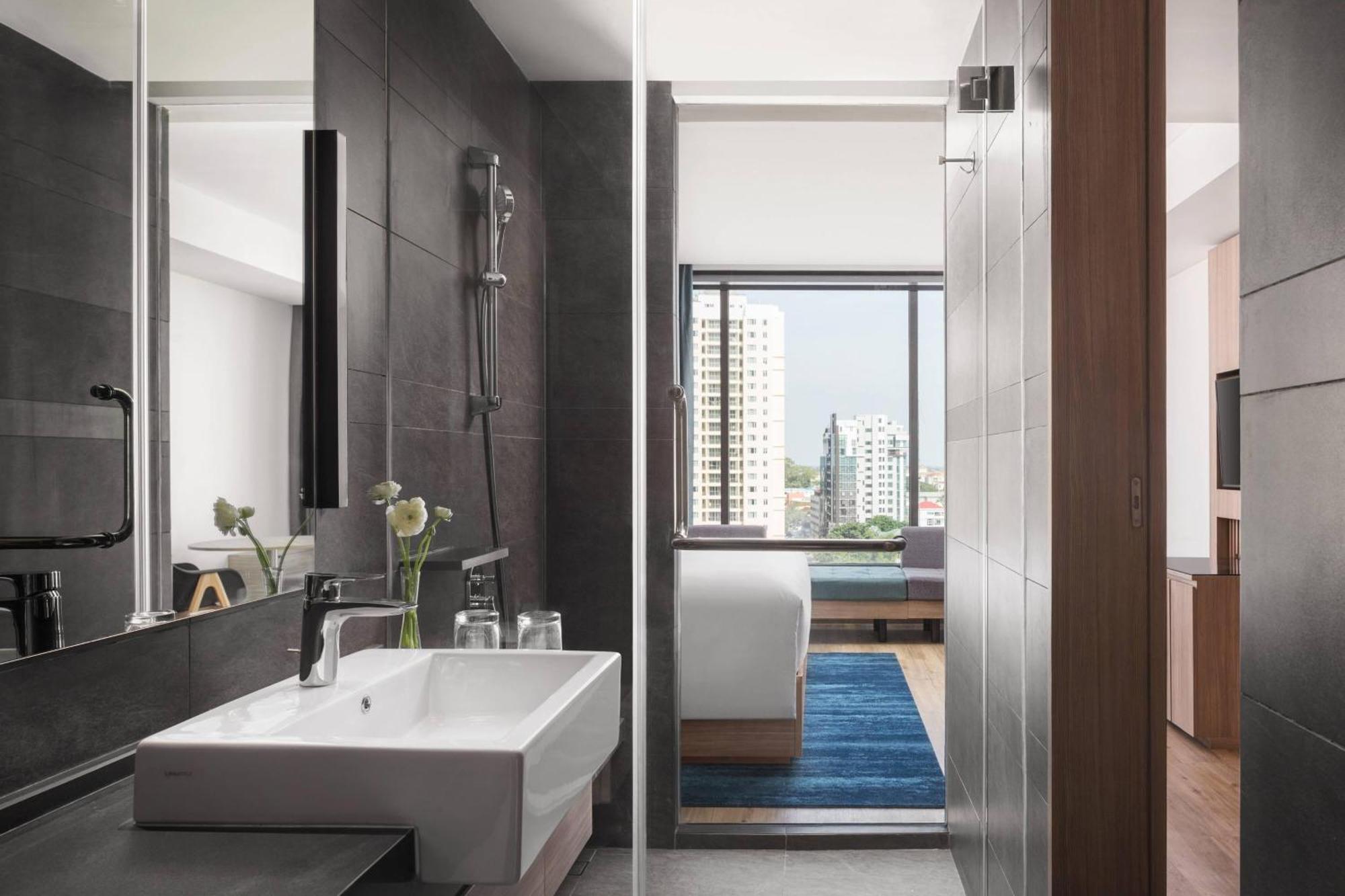 Hotel Courtyard By Marriott Phnom Penh Esterno foto