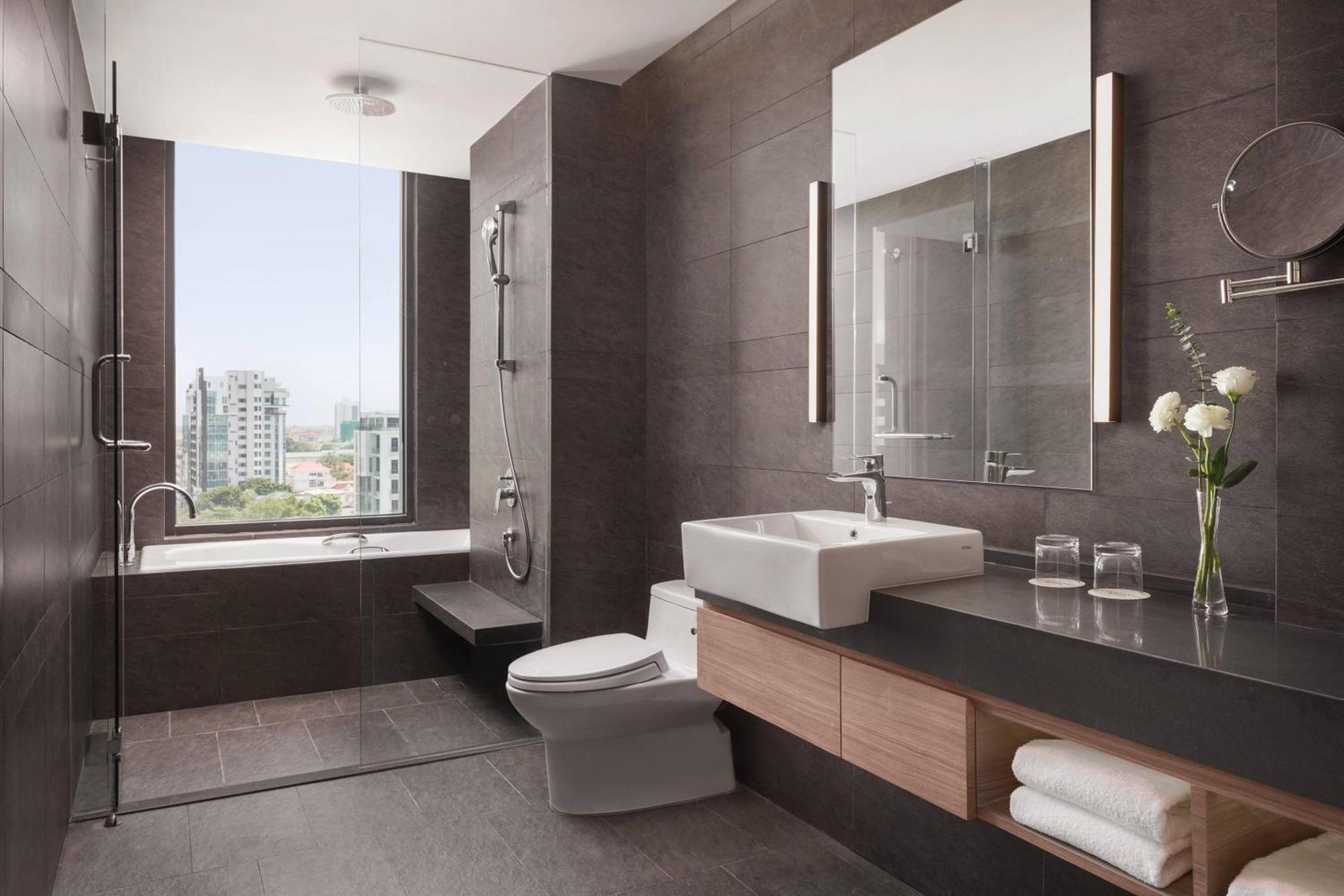 Hotel Courtyard By Marriott Phnom Penh Esterno foto