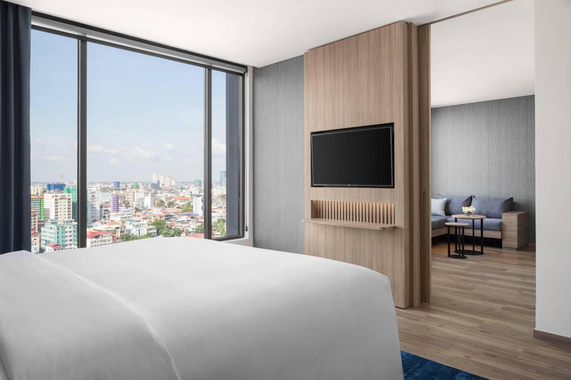 Hotel Courtyard By Marriott Phnom Penh Esterno foto