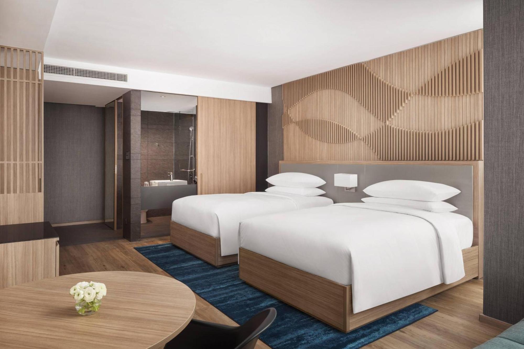Hotel Courtyard By Marriott Phnom Penh Esterno foto
