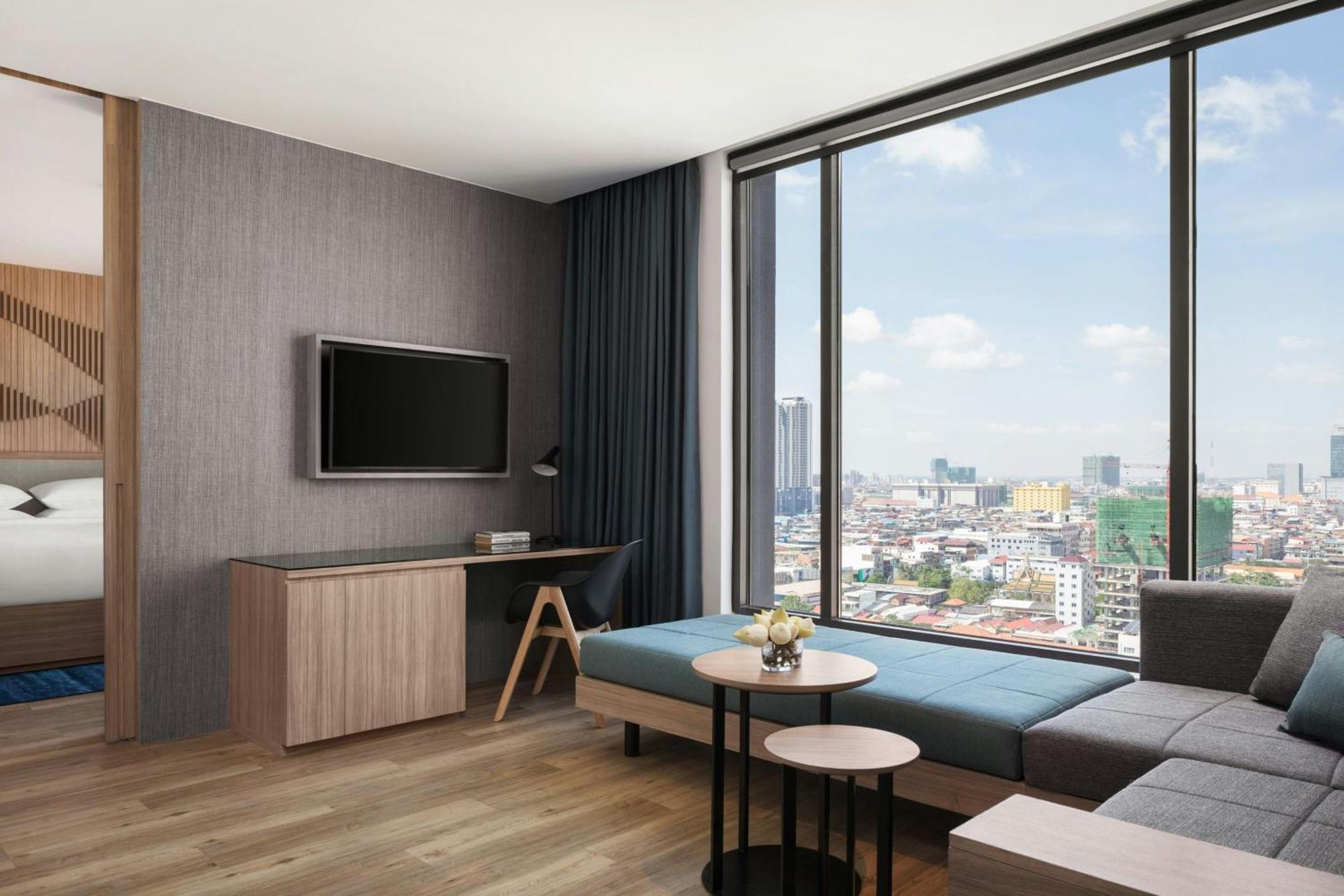 Hotel Courtyard By Marriott Phnom Penh Esterno foto