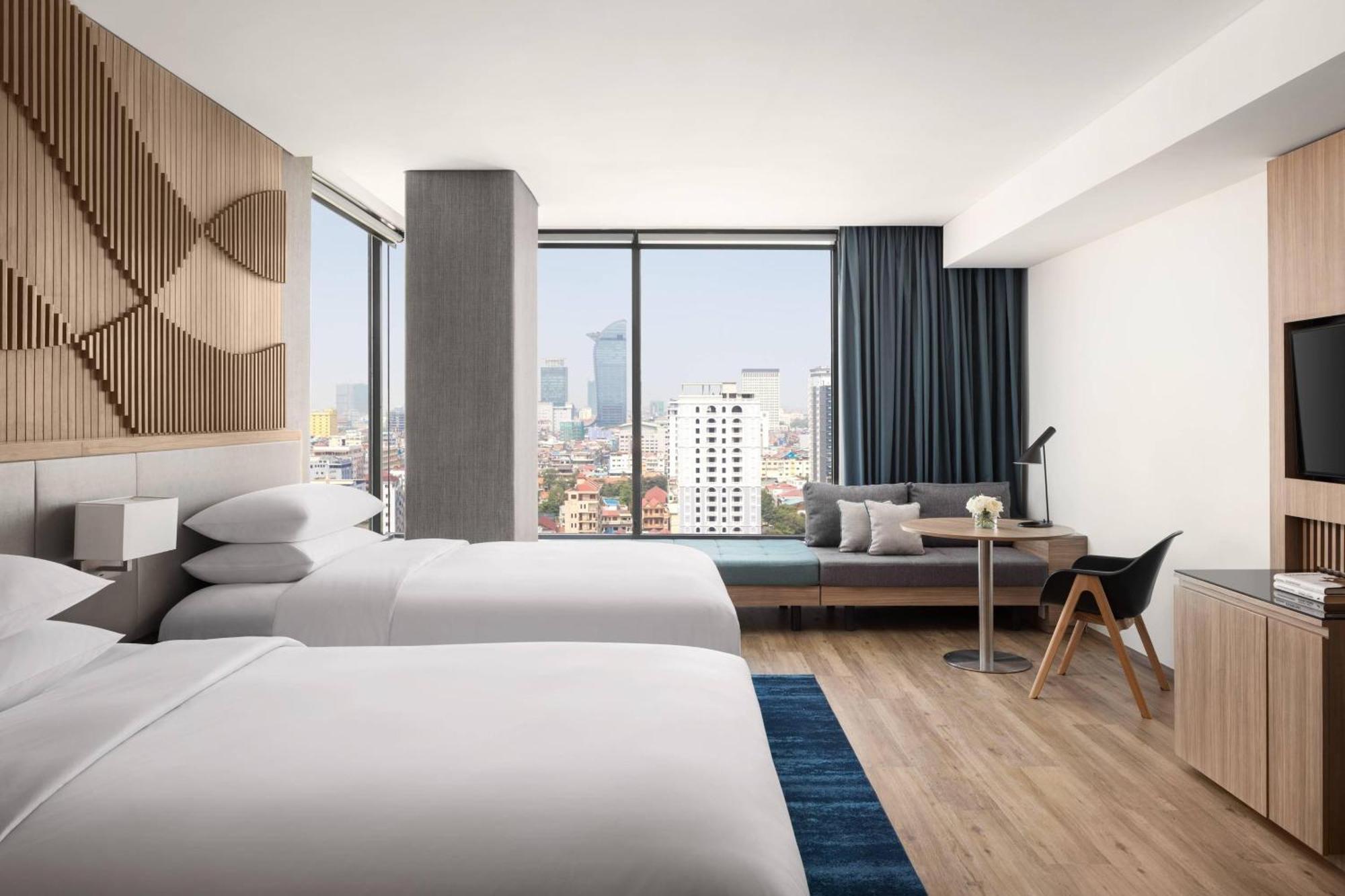 Hotel Courtyard By Marriott Phnom Penh Esterno foto