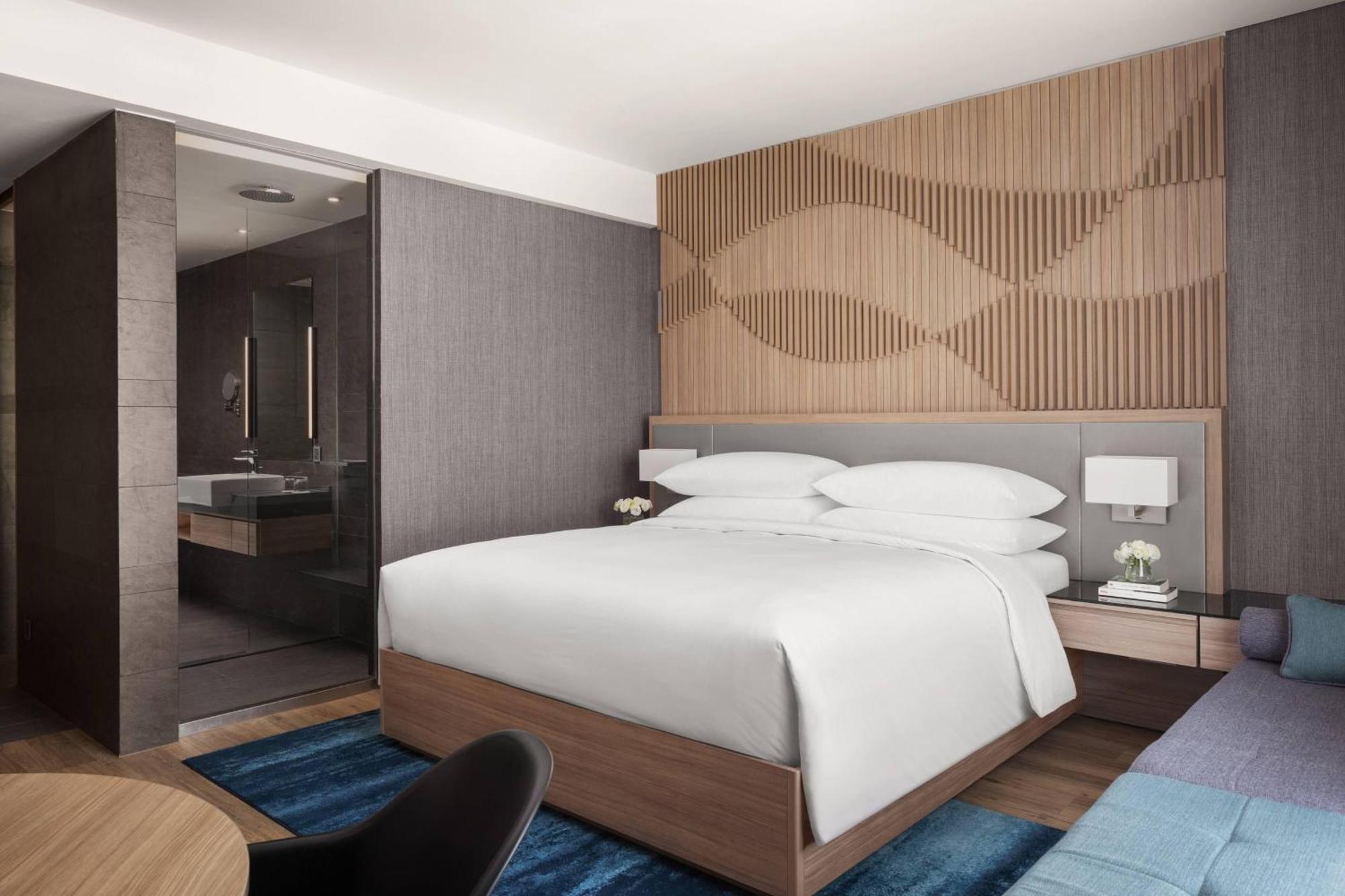 Hotel Courtyard By Marriott Phnom Penh Esterno foto