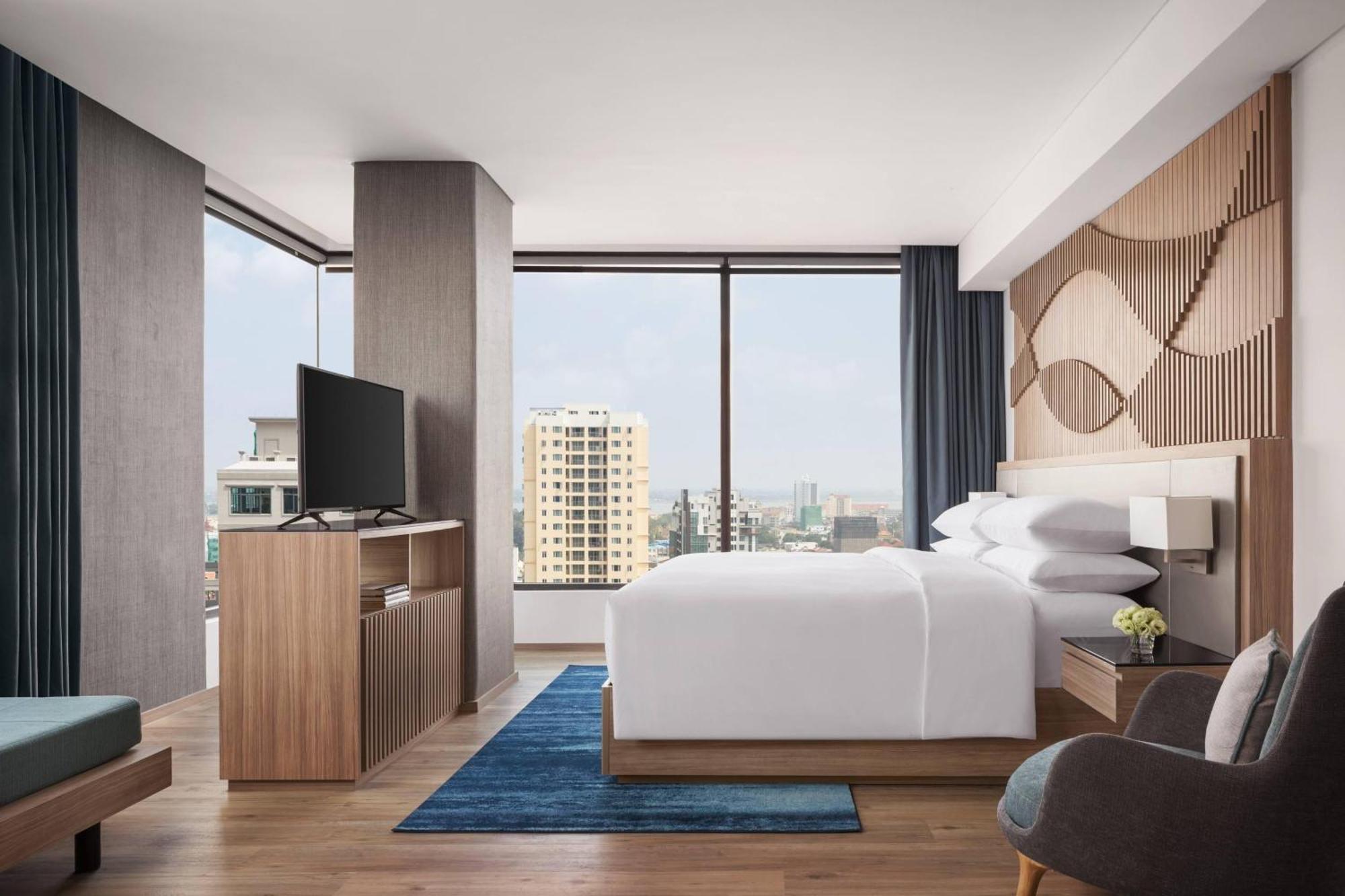 Hotel Courtyard By Marriott Phnom Penh Esterno foto
