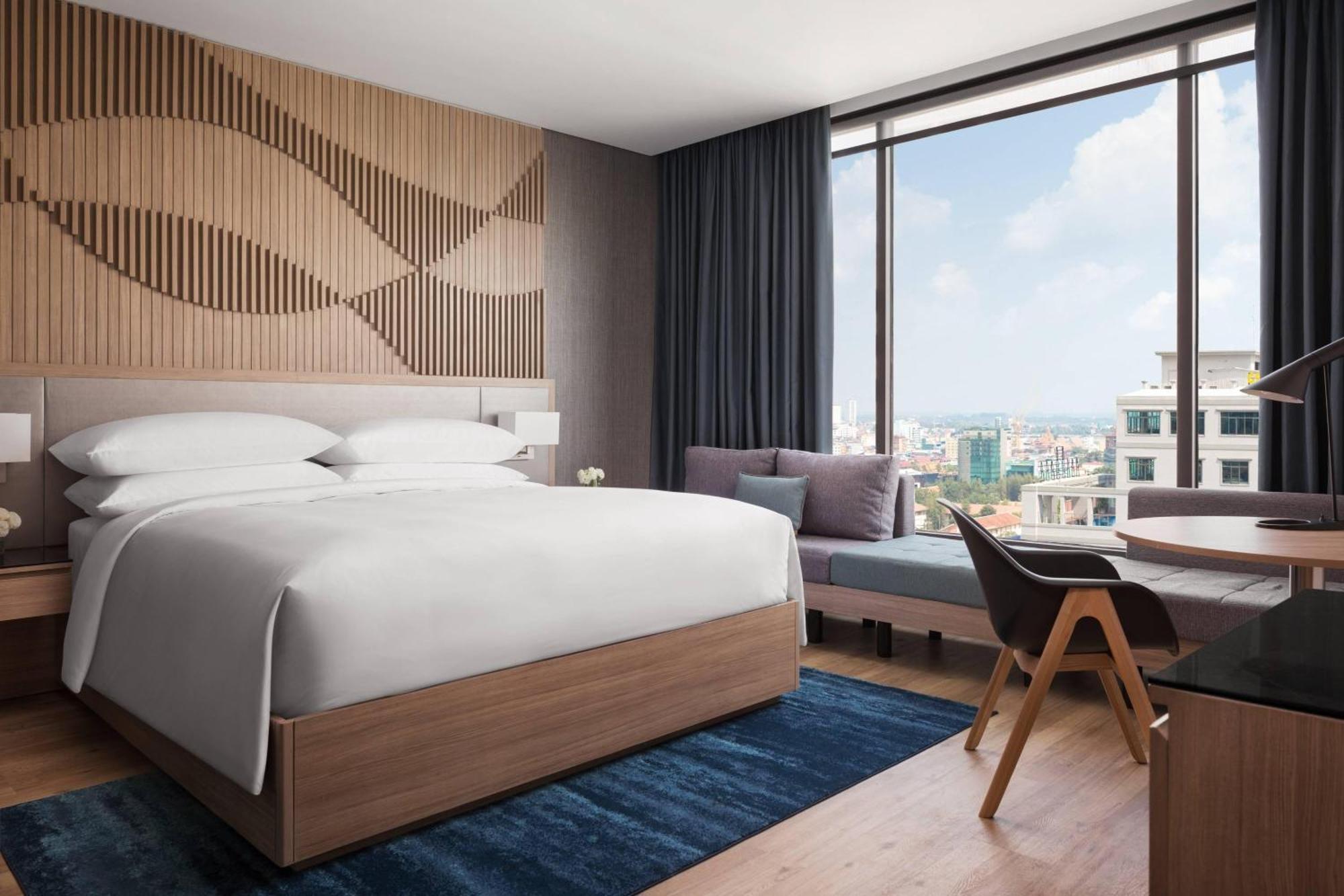 Hotel Courtyard By Marriott Phnom Penh Esterno foto