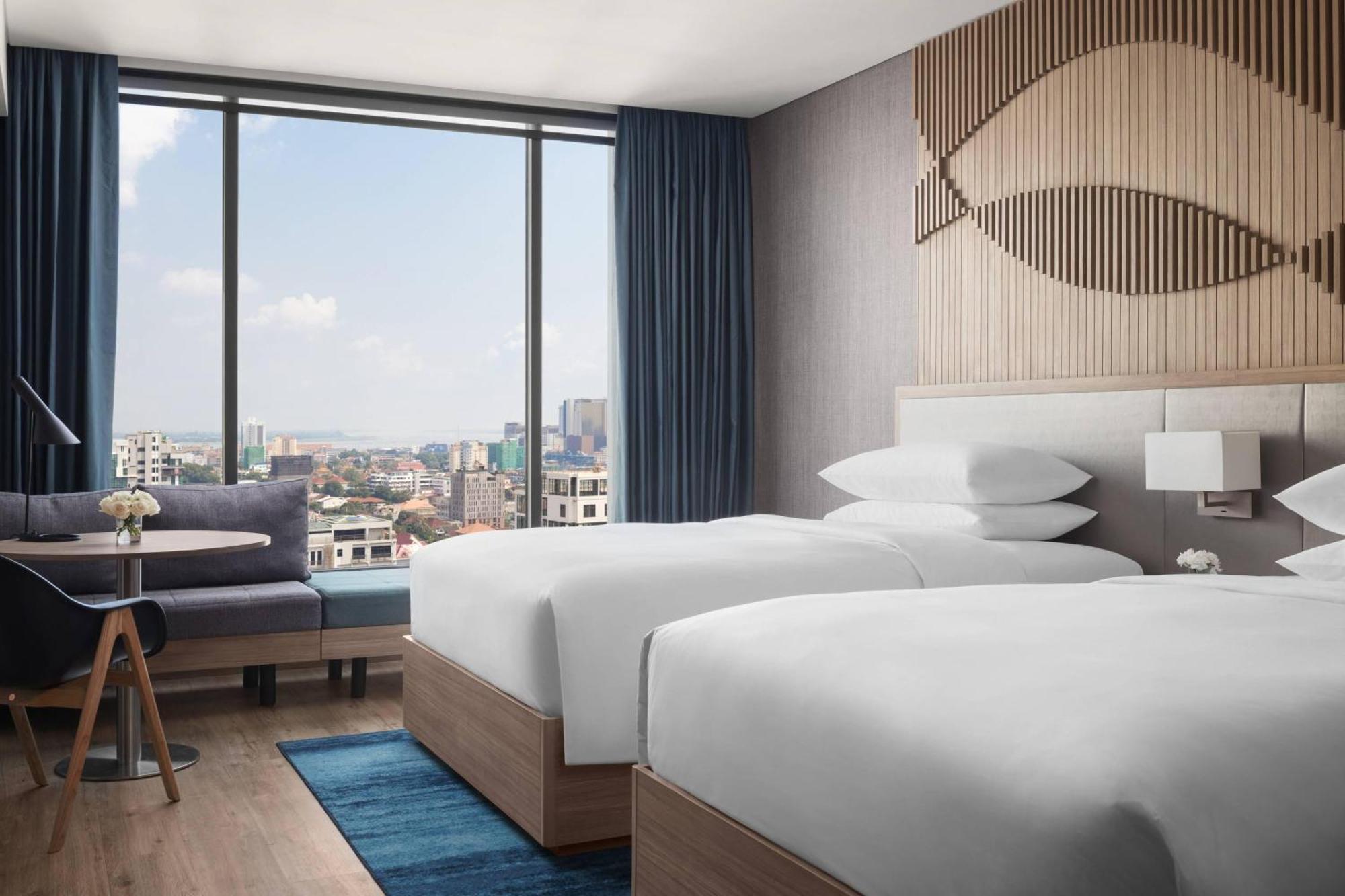Hotel Courtyard By Marriott Phnom Penh Esterno foto