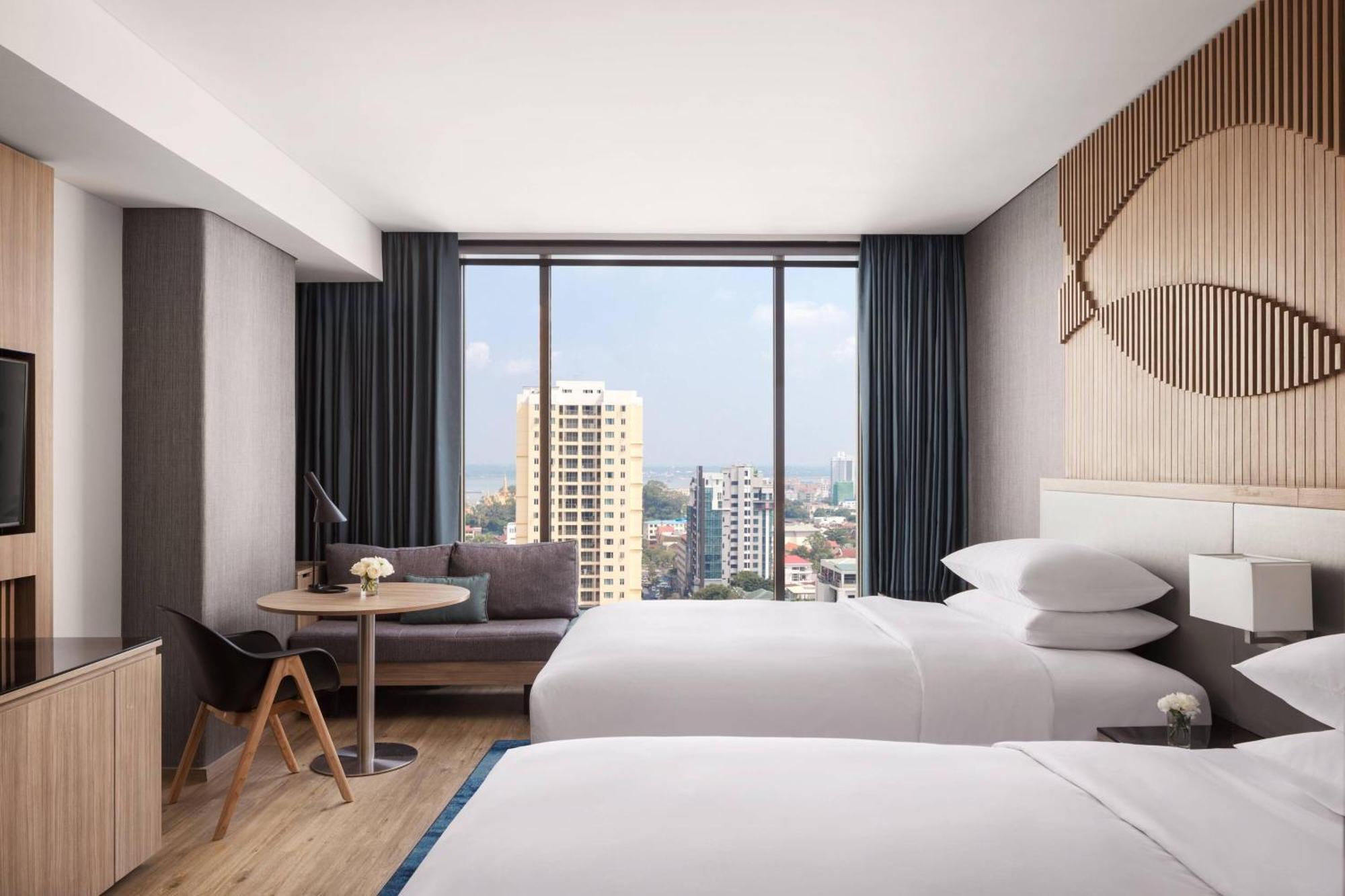 Hotel Courtyard By Marriott Phnom Penh Esterno foto