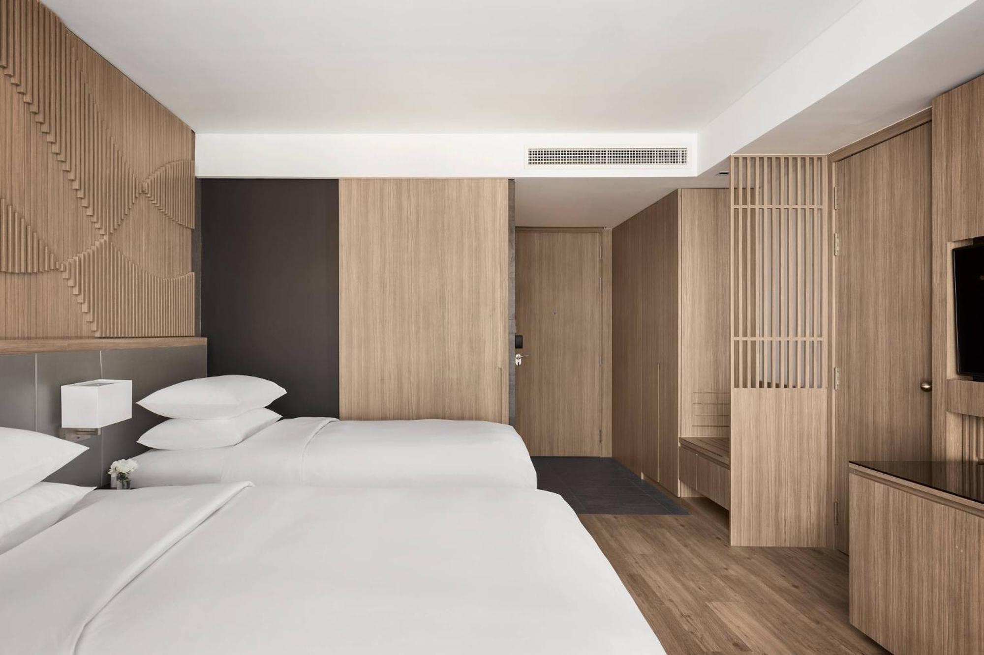Hotel Courtyard By Marriott Phnom Penh Esterno foto