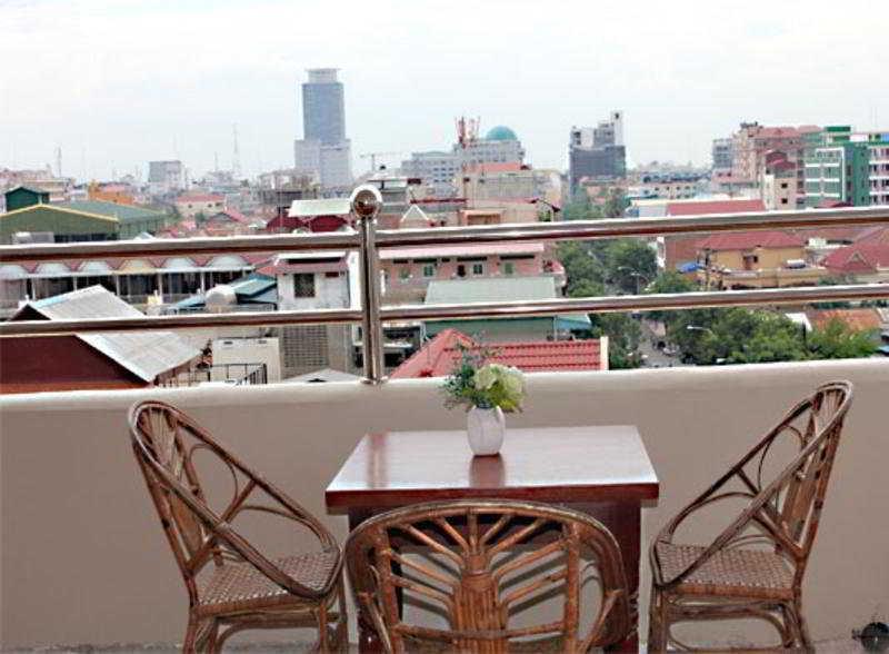 Hotel Courtyard By Marriott Phnom Penh Esterno foto