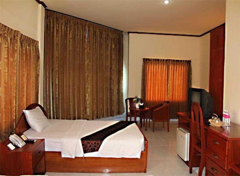 Hotel Courtyard By Marriott Phnom Penh Esterno foto