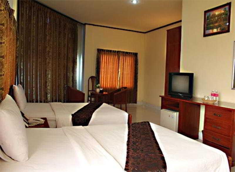 Hotel Courtyard By Marriott Phnom Penh Esterno foto