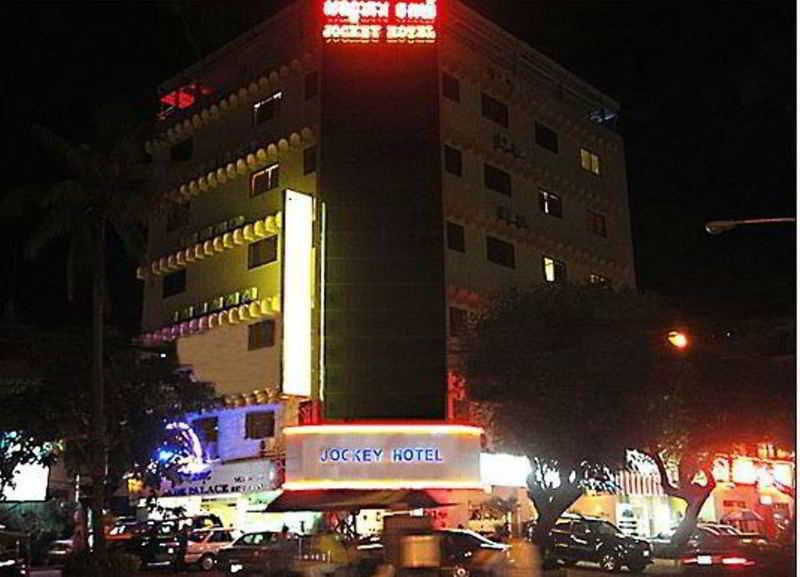 Hotel Courtyard By Marriott Phnom Penh Esterno foto
