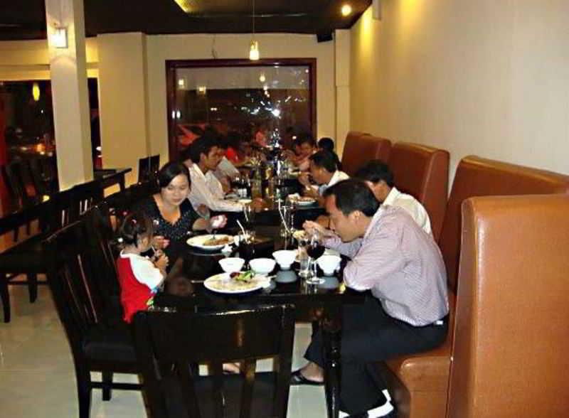 Hotel Courtyard By Marriott Phnom Penh Esterno foto